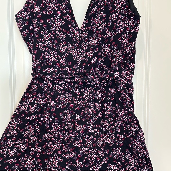 ✨NWT✨Jack by BB Dakota Swish Swish Floral Ditsy Navy Wrap Jumpsuit Women Size 6 - Picture 11 of 16